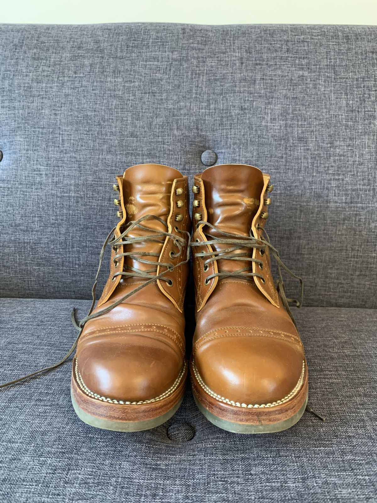 Photo by patinathunderdome on November 5, 2021 of the Benzein Kanon Brogue Cap Toe Boot in Shinki Whisky Shell Cordovan.