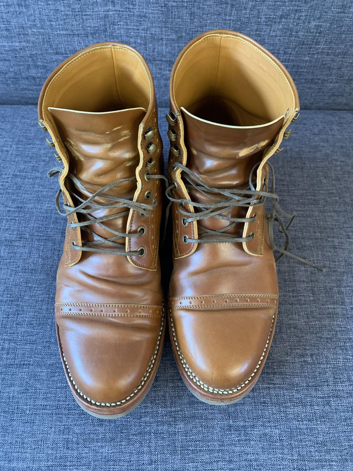 Photo by patinathunderdome on November 5, 2021 of the Benzein Kanon Brogue Cap Toe Boot in Shinki Whisky Shell Cordovan.