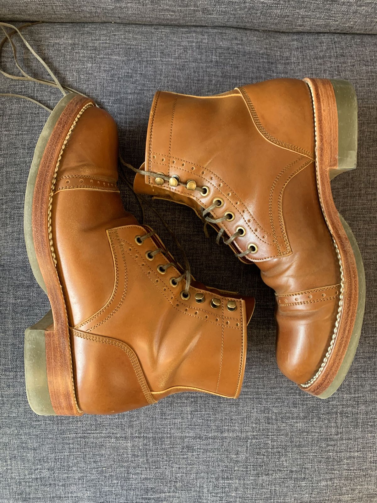 Photo by patinathunderdome on November 5, 2021 of the Benzein Kanon Brogue Cap Toe Boot in Shinki Whisky Shell Cordovan.