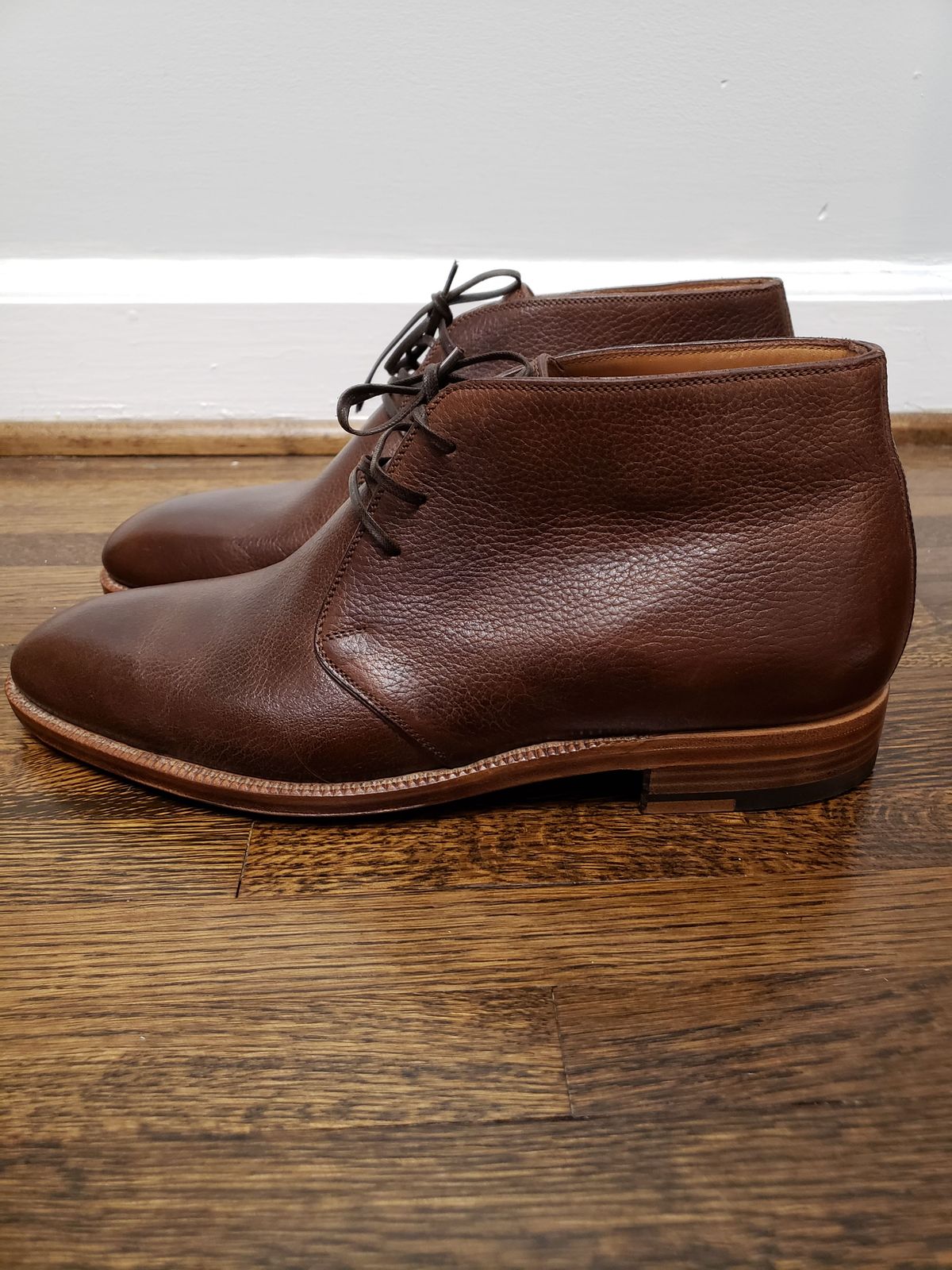 Photo by patinathunderdome on October 2, 2021 of the Enzo Bonafe Chukka Boot in Tarnsjo Garveri Oak Veg-Tanned Grain.