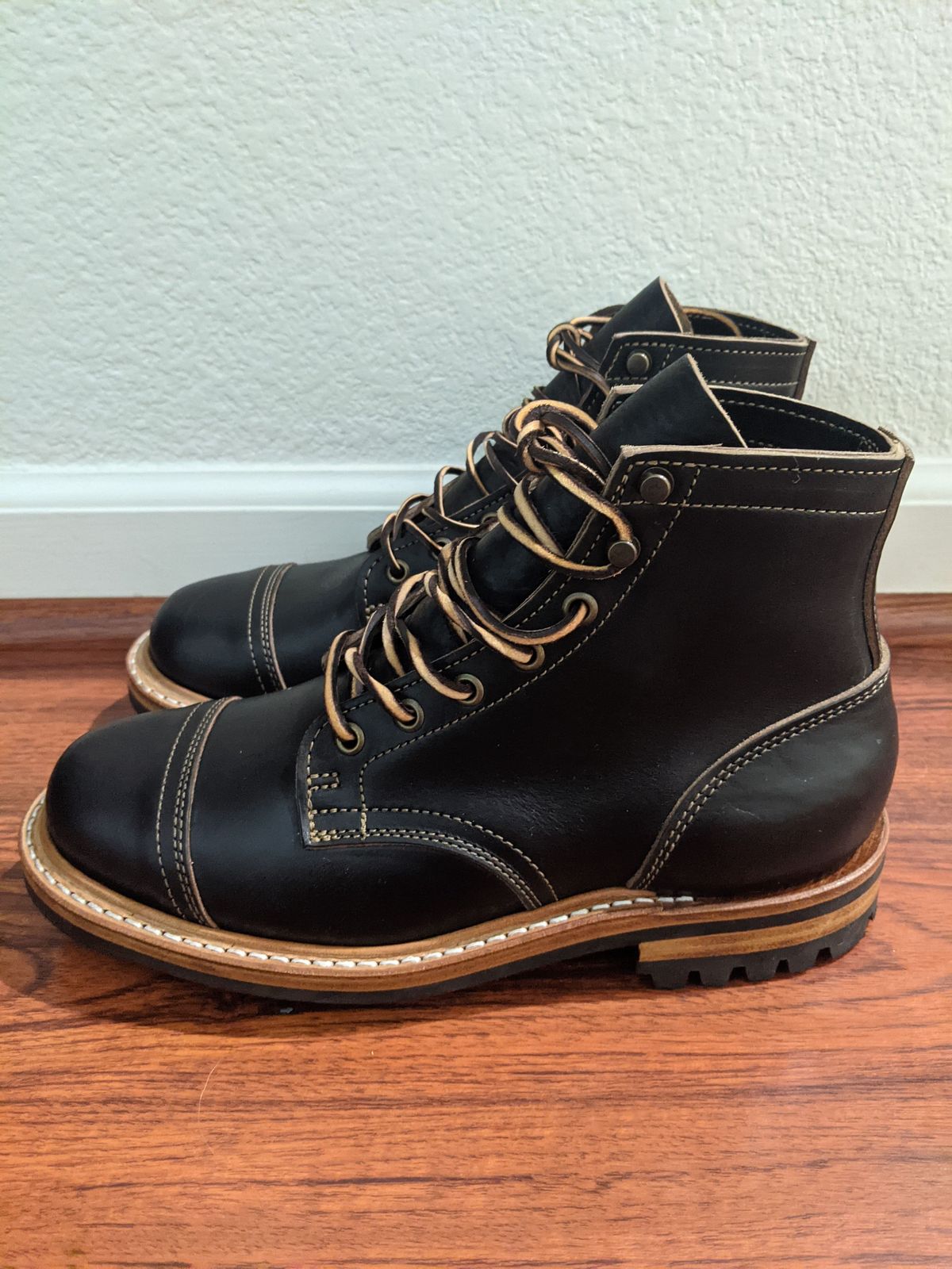 Photo by patinathunderdome on October 1, 2021 of the Truman Service Boot in Maryam Black Teacore Horsebutt.
