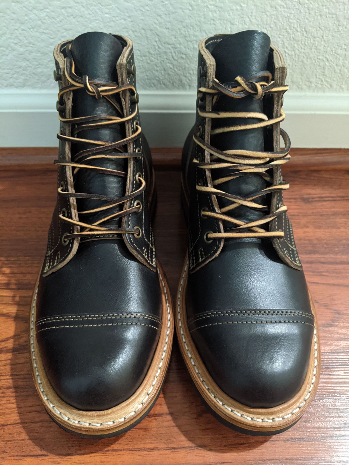 Photo by patinathunderdome on October 1, 2021 of the Truman Service Boot in Maryam Black Teacore Horsebutt.