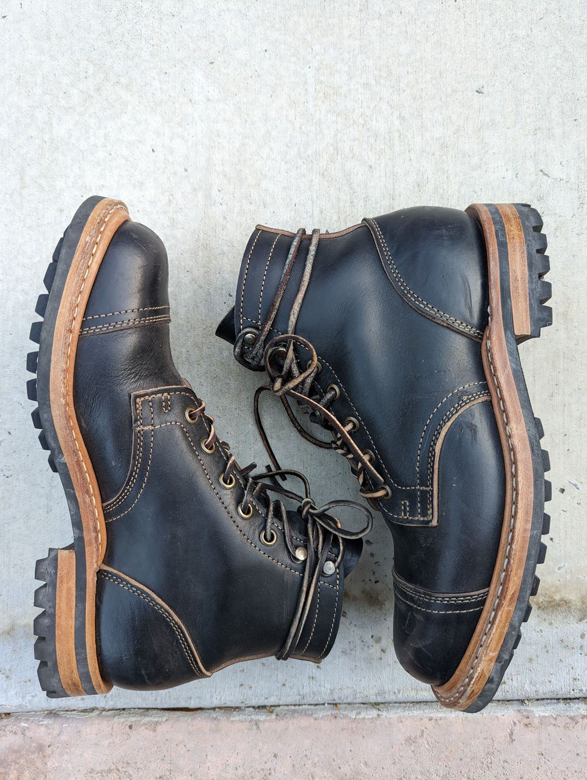 Photo by patinathunderdome on November 3, 2021 of the Truman Service Boot in Maryam Black Teacore Horsebutt.