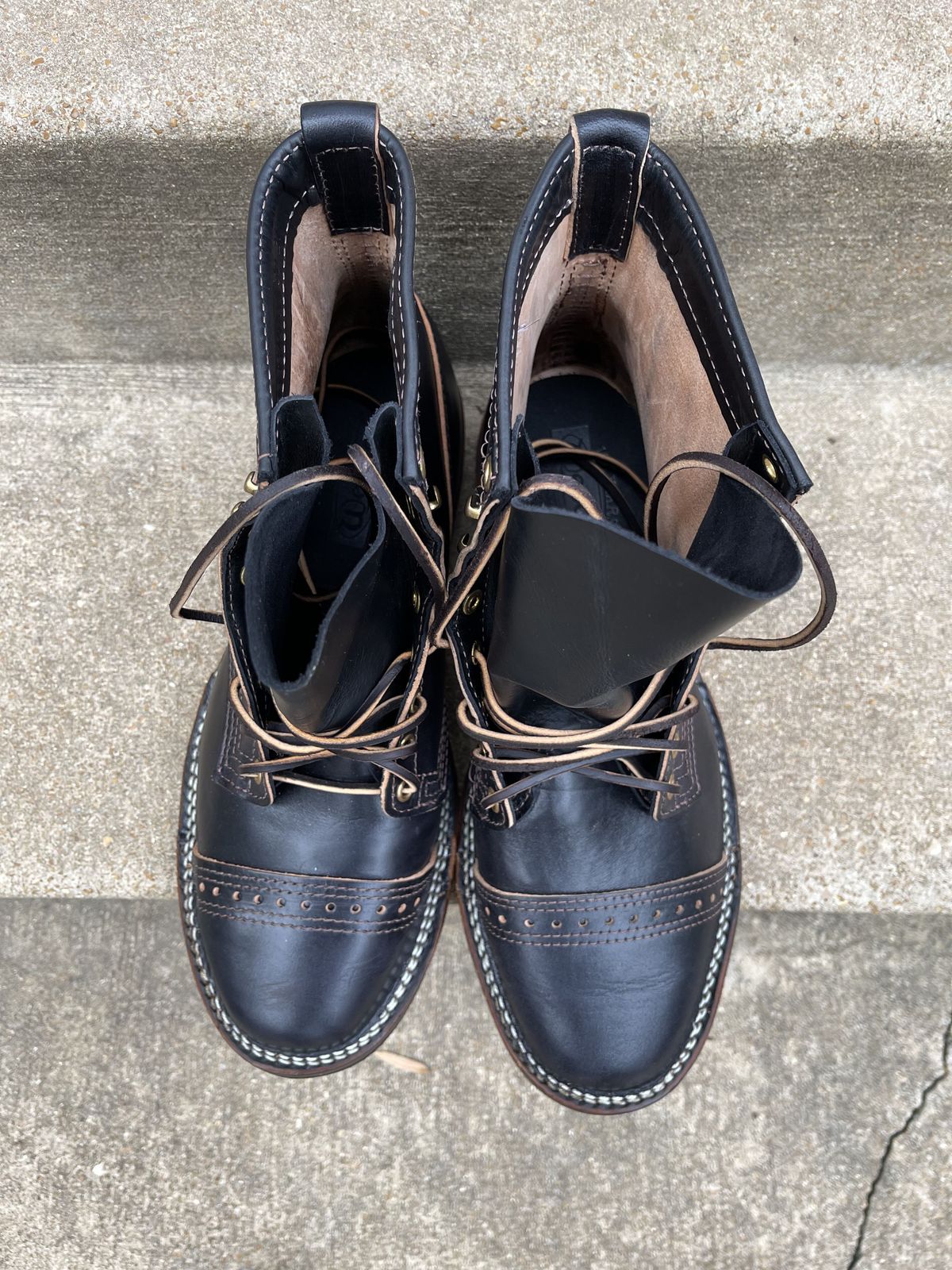 Photo by patinathunderdome on November 1, 2021 of the Wesco Hendrik in Maryam Black Horsebutt.