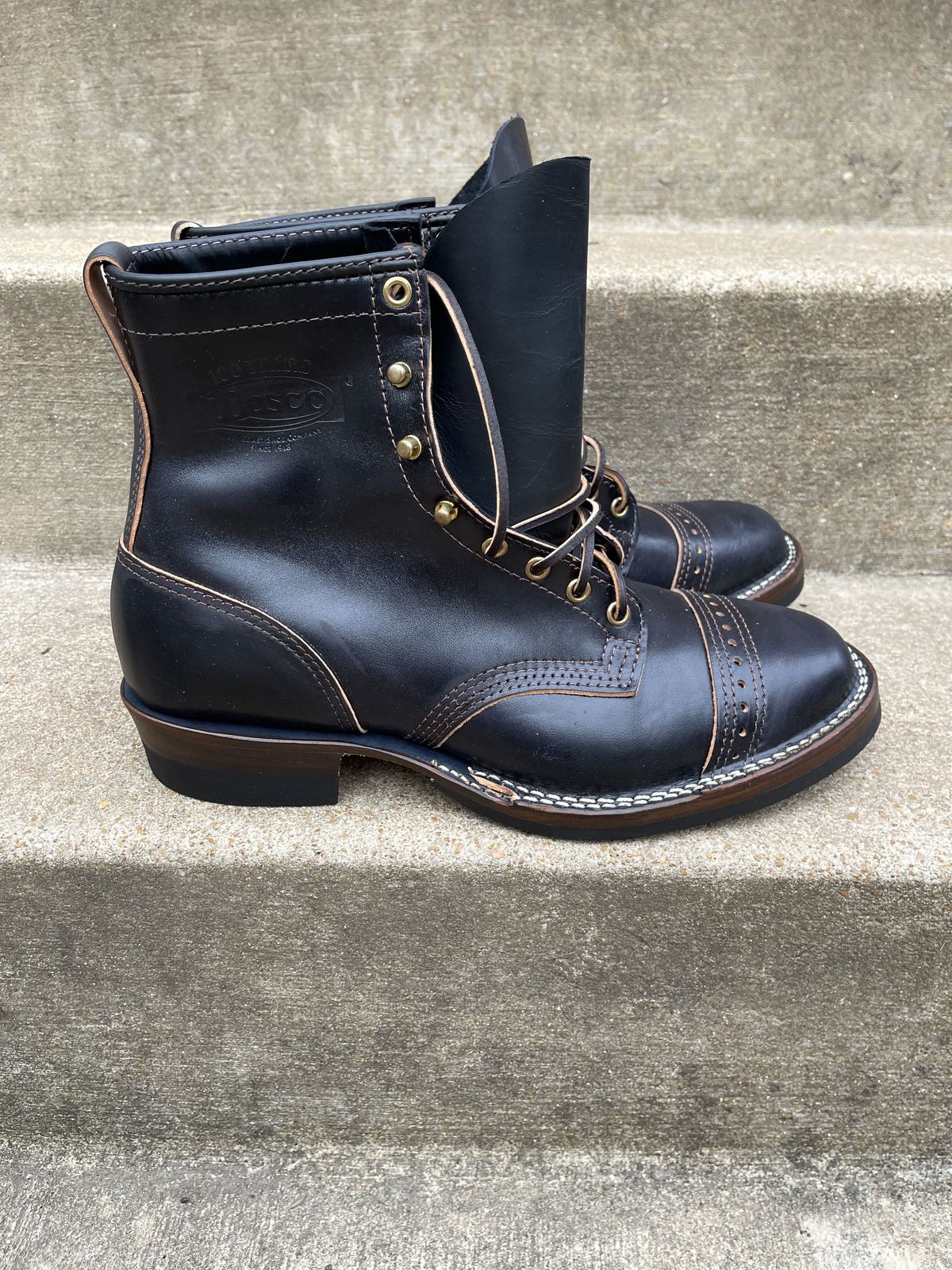 Photo by patinathunderdome on November 1, 2021 of the Wesco Hendrik in Maryam Black Horsebutt.