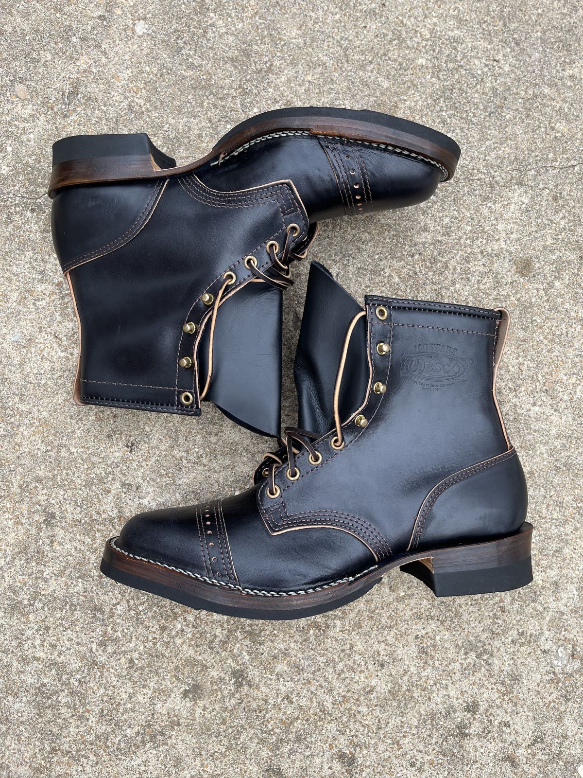 Photo by patinathunderdome on November 1, 2021 of the Wesco Hendrik in Maryam Black Horsebutt.