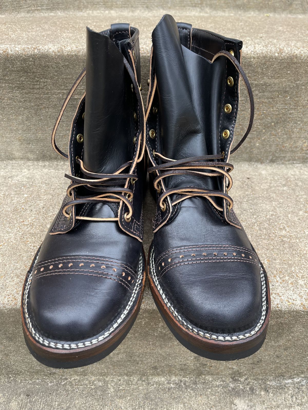 Photo by patinathunderdome on November 1, 2021 of the Wesco Hendrik in Maryam Black Horsebutt.