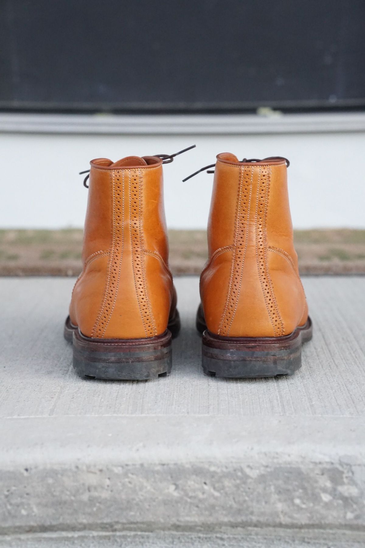Photo by patinathunderdome on November 5, 2021 of the Viberg Shelby Sharp Brogue Boot in Shinki Tan Latigo Horsehide.