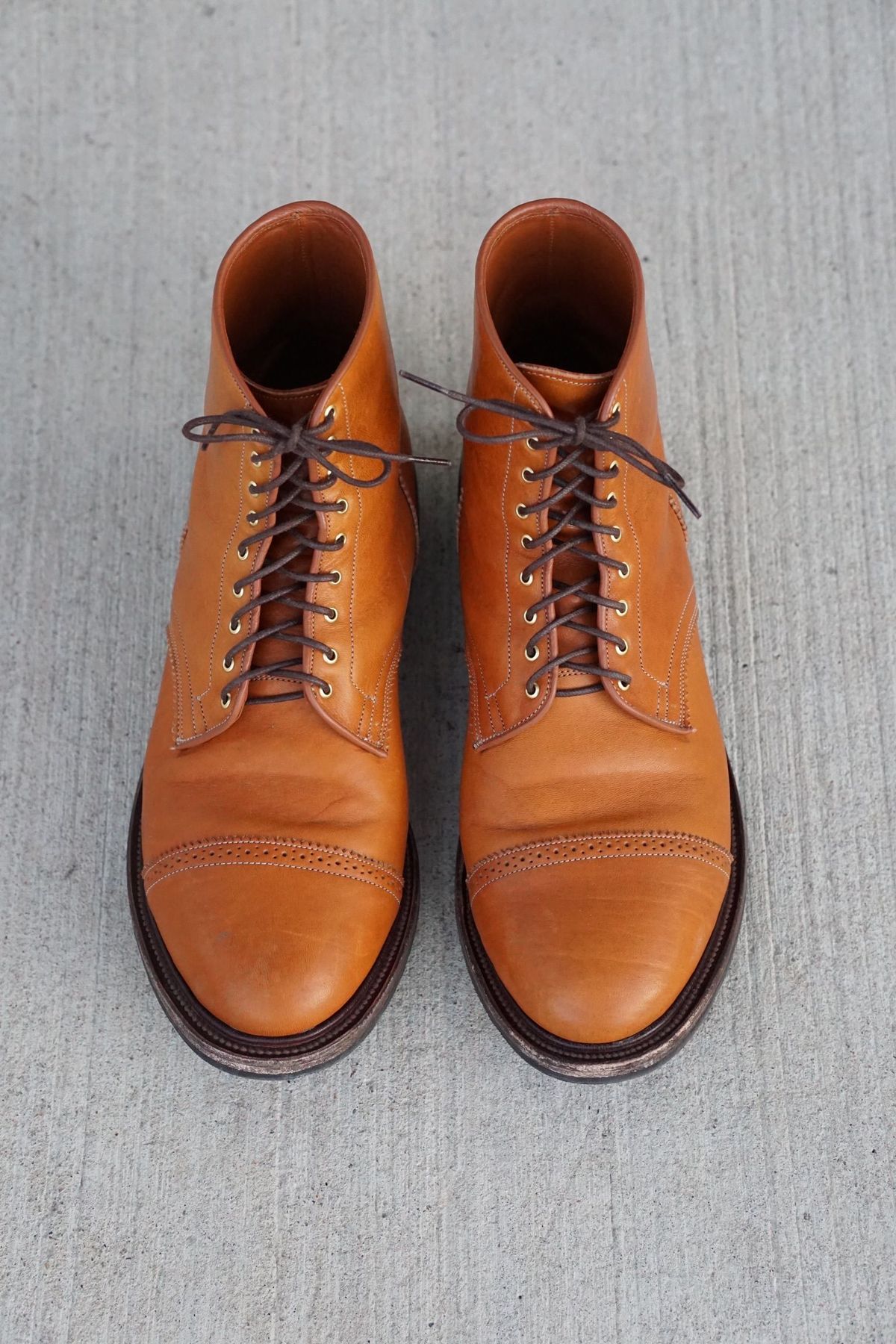Photo by patinathunderdome on November 5, 2021 of the Viberg Shelby Sharp Brogue Boot in Shinki Tan Latigo Horsehide.