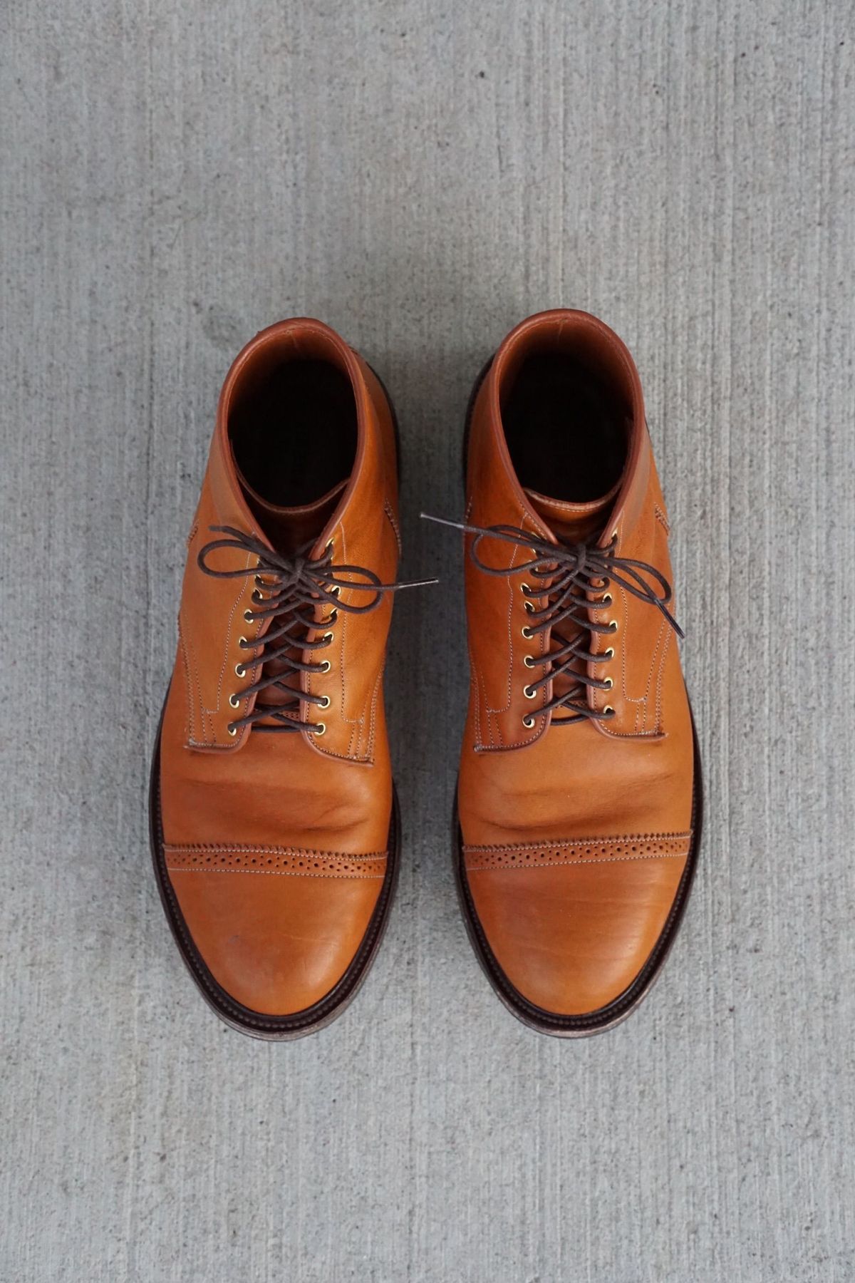 Photo by patinathunderdome on November 5, 2021 of the Viberg Shelby Sharp Brogue Boot in Shinki Tan Latigo Horsehide.