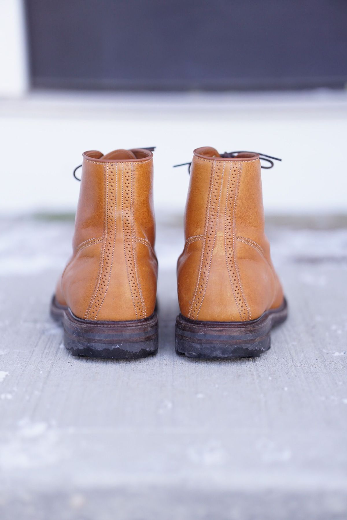 Photo by patinathunderdome on December 5, 2021 of the Viberg Shelby Sharp Brogue Boot in Shinki Tan Latigo Horsehide.