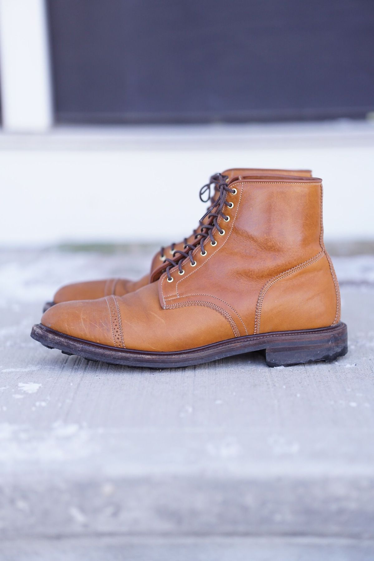 Photo by patinathunderdome on December 5, 2021 of the Viberg Shelby Sharp Brogue Boot in Shinki Tan Latigo Horsehide.