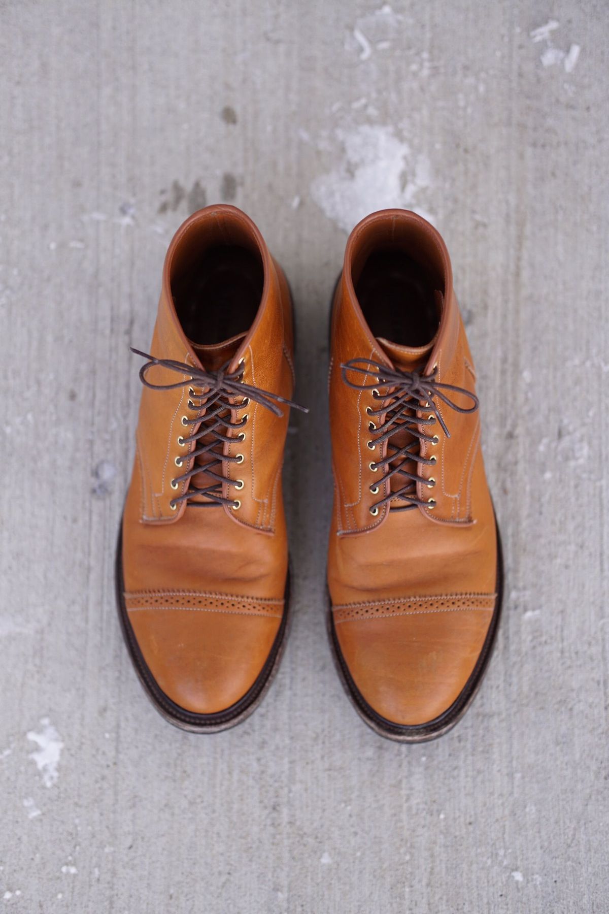 Photo by patinathunderdome on December 5, 2021 of the Viberg Shelby Sharp Brogue Boot in Shinki Tan Latigo Horsehide.