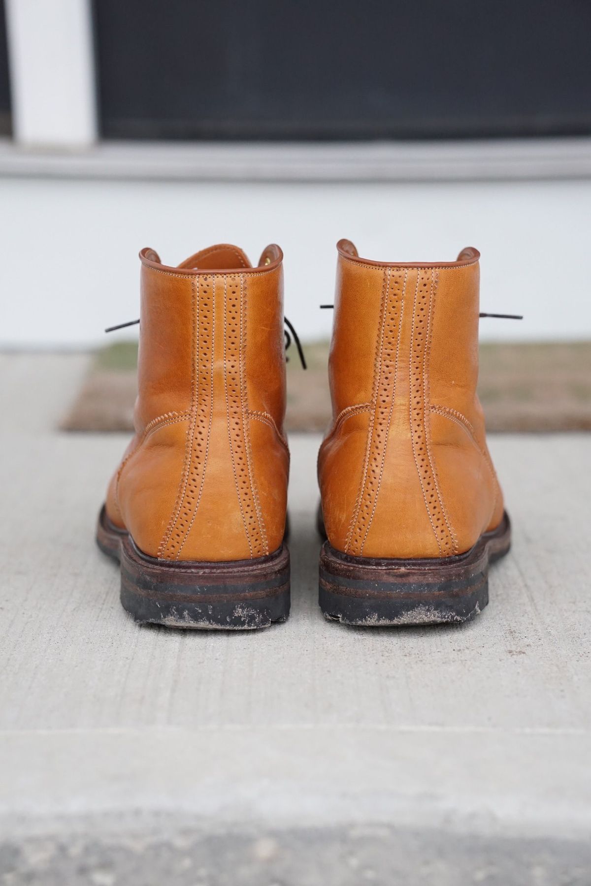 Photo by patinathunderdome on January 5, 2022 of the Viberg Shelby Sharp Brogue Boot in Shinki Tan Latigo Horsehide.