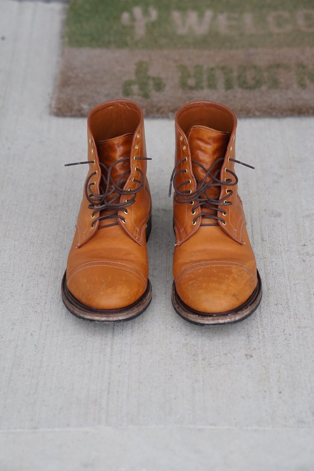 Photo by patinathunderdome on January 5, 2022 of the Viberg Shelby Sharp Brogue Boot in Shinki Tan Latigo Horsehide.