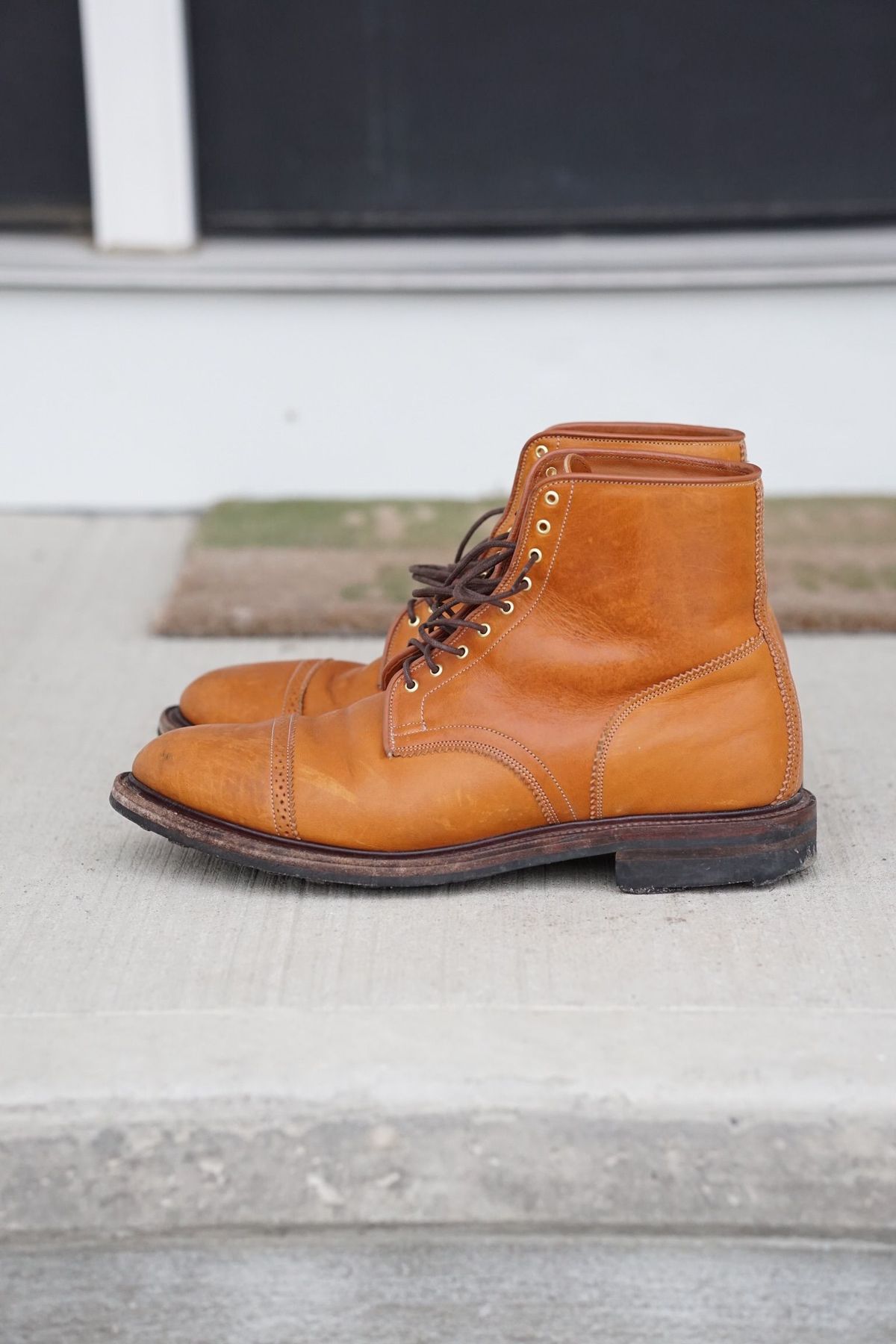 Photo by patinathunderdome on January 5, 2022 of the Viberg Shelby Sharp Brogue Boot in Shinki Tan Latigo Horsehide.