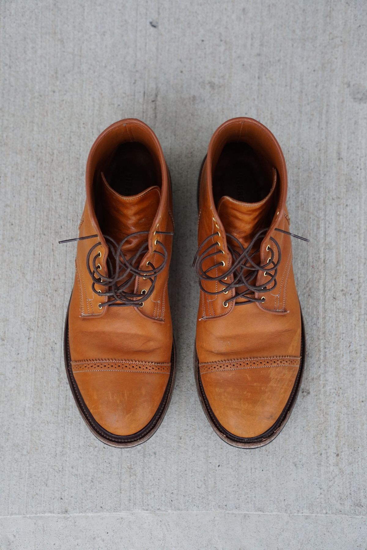 Photo by patinathunderdome on January 5, 2022 of the Viberg Shelby Sharp Brogue Boot in Shinki Tan Latigo Horsehide.