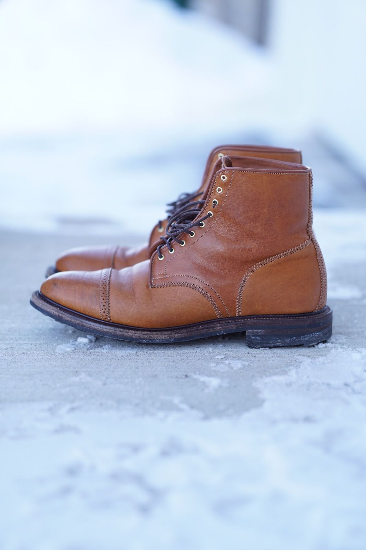 Photo by patinathunderdome on February 5, 2022 of the Viberg Shelby Sharp Brogue Boot in Shinki Tan Latigo Horsehide.