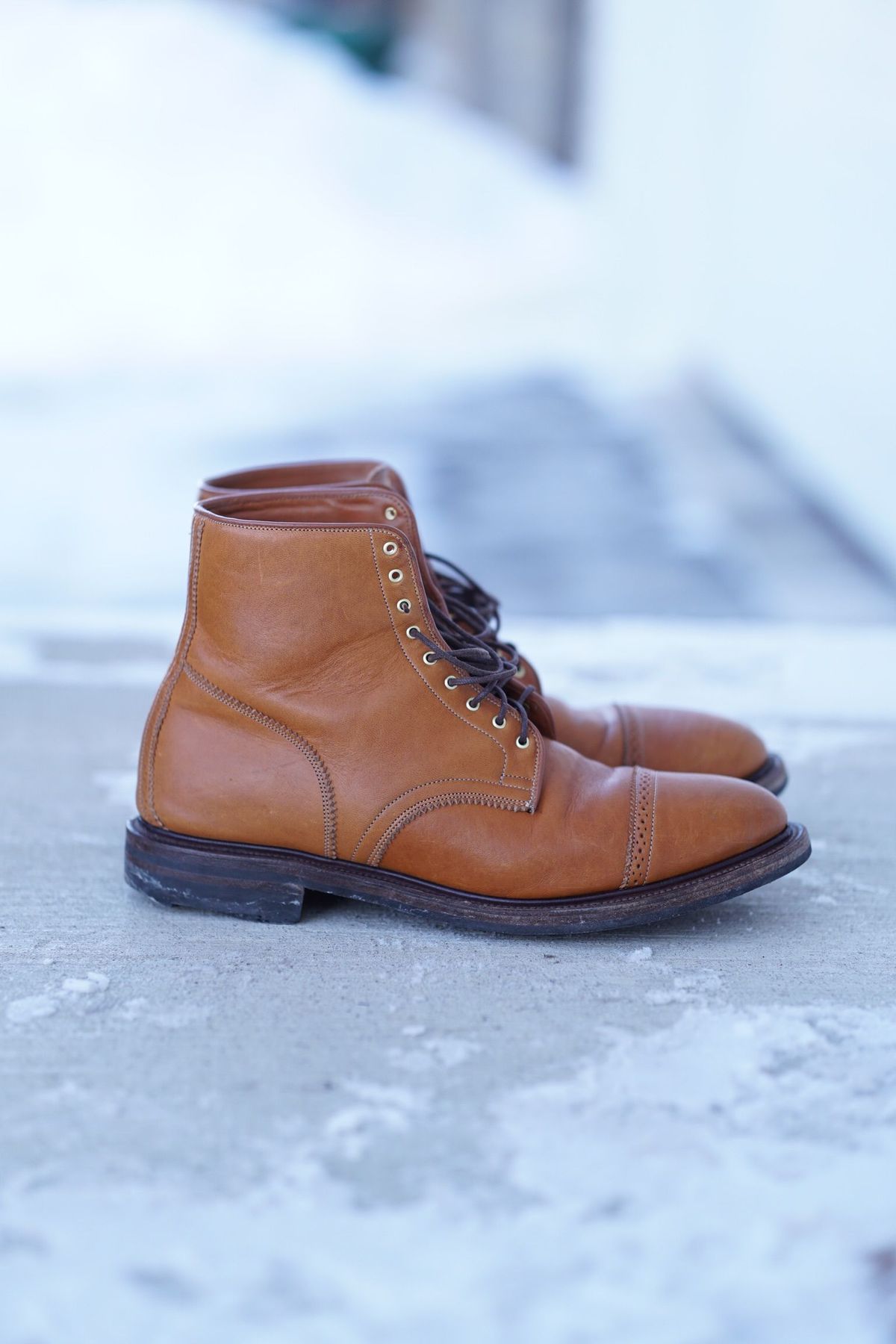 Photo by patinathunderdome on February 5, 2022 of the Viberg Shelby Sharp Brogue Boot in Shinki Tan Latigo Horsehide.