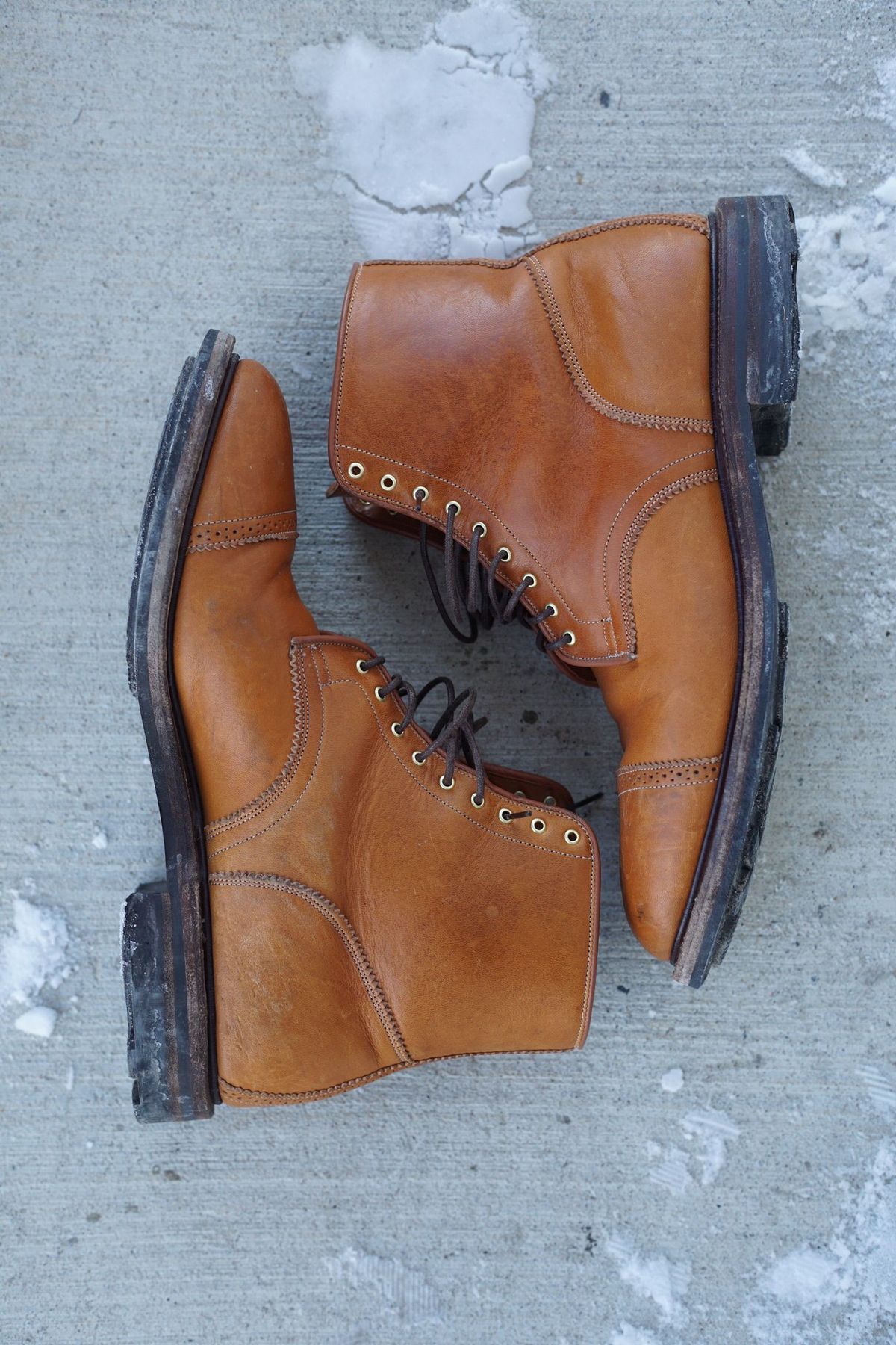 Photo by patinathunderdome on February 5, 2022 of the Viberg Shelby Sharp Brogue Boot in Shinki Tan Latigo Horsehide.