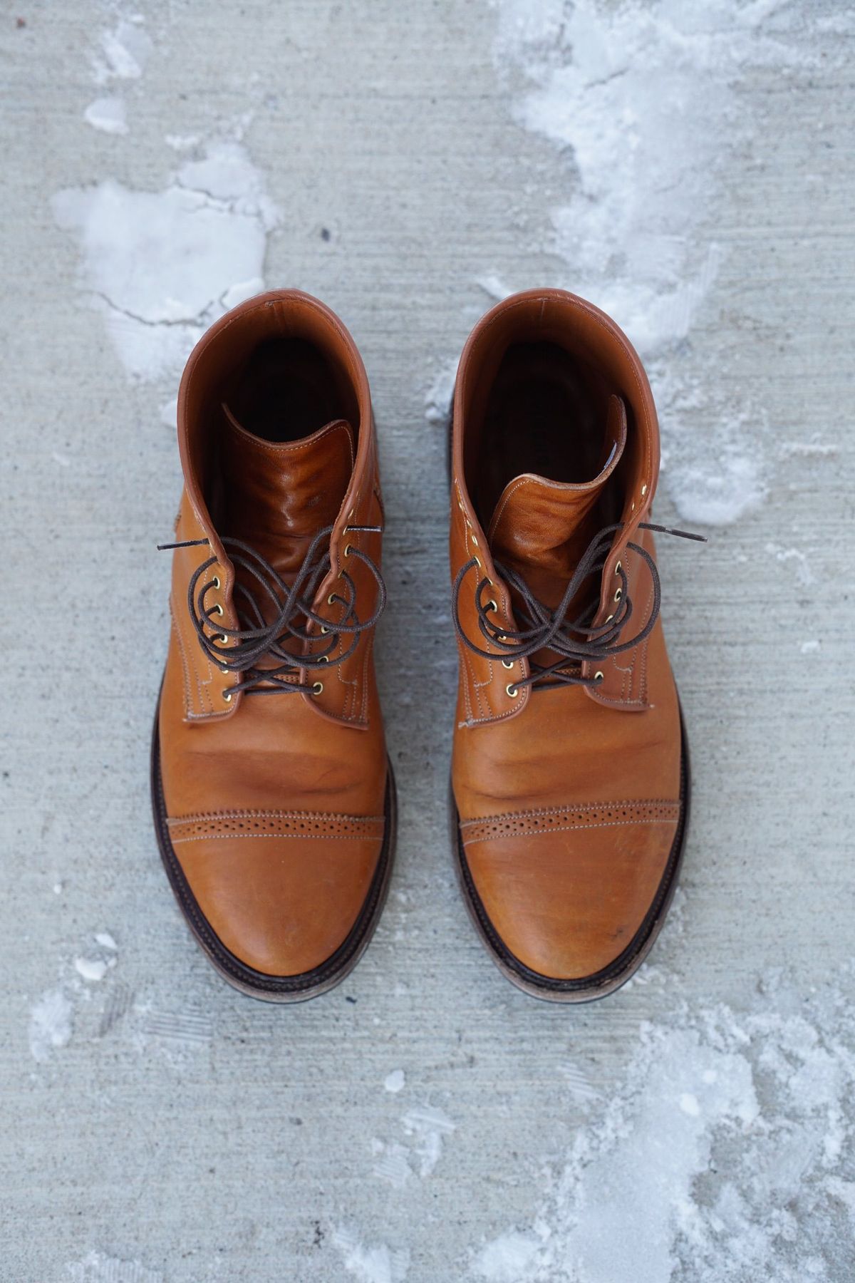 Photo by patinathunderdome on February 5, 2022 of the Viberg Shelby Sharp Brogue Boot in Shinki Tan Latigo Horsehide.