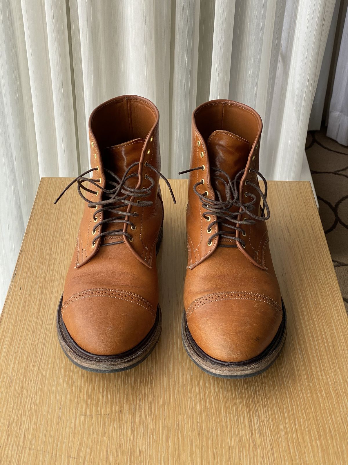 Photo by patinathunderdome on March 5, 2022 of the Viberg Shelby Sharp Brogue Boot in Shinki Tan Latigo Horsehide.