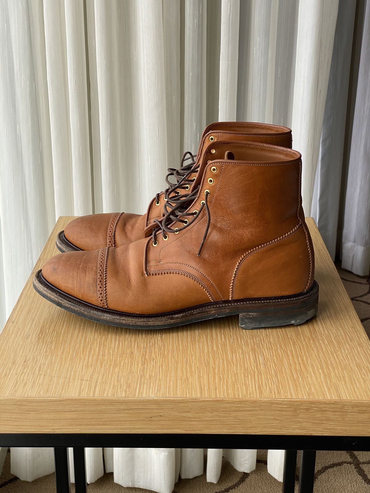 Photo by patinathunderdome on March 5, 2022 of the Viberg Shelby Sharp Brogue Boot in Shinki Tan Latigo Horsehide.