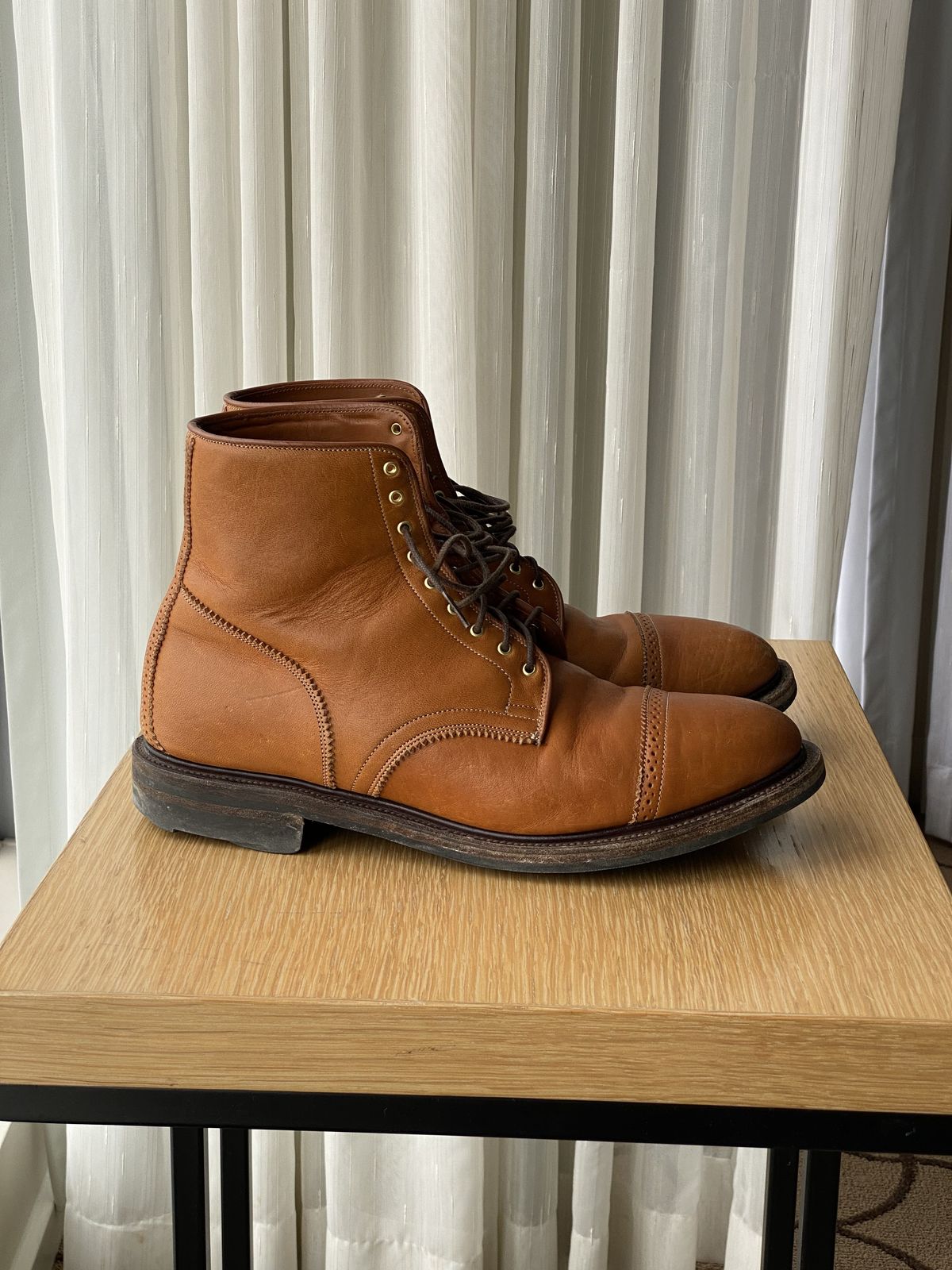 Photo by patinathunderdome on March 5, 2022 of the Viberg Shelby Sharp Brogue Boot in Shinki Tan Latigo Horsehide.