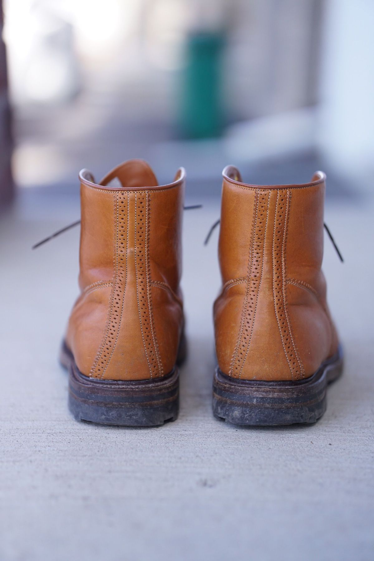 Photo by patinathunderdome on April 5, 2022 of the Viberg Shelby Sharp Brogue Boot in Shinki Tan Latigo Horsehide.