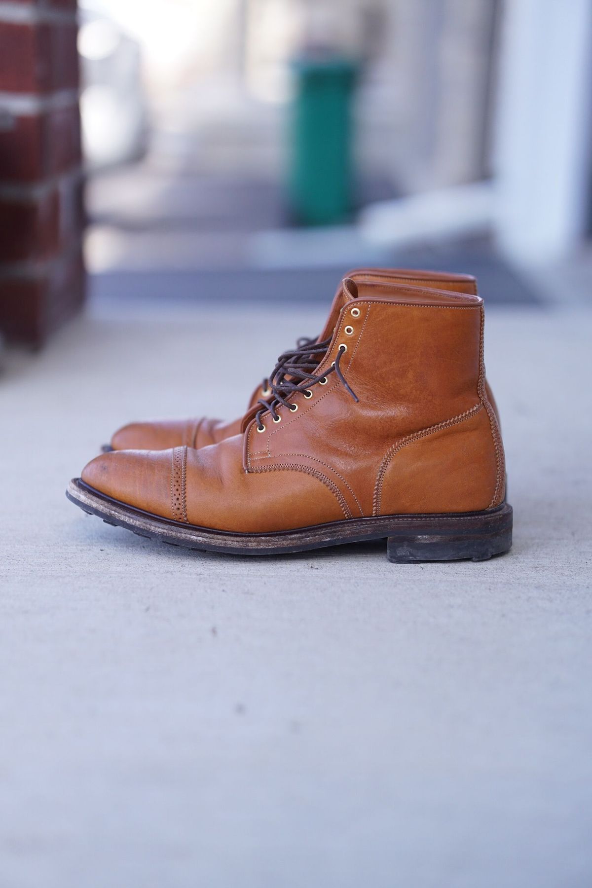 Photo by patinathunderdome on April 5, 2022 of the Viberg Shelby Sharp Brogue Boot in Shinki Tan Latigo Horsehide.