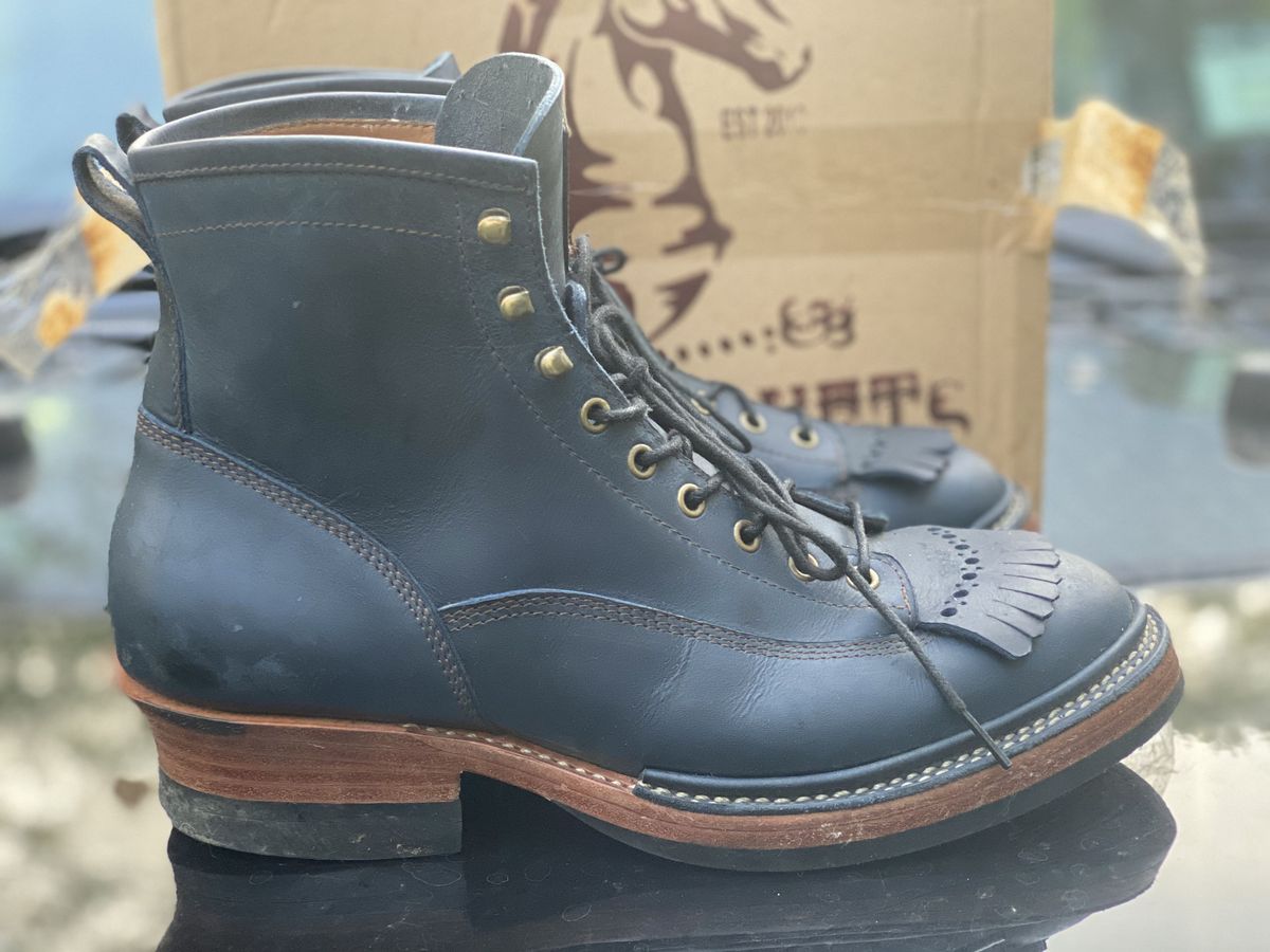 Photo by patinathunderdome on October 1, 2021 of the Prof Barnets Rugged Boots in Indonesian Blue Crazy Horse.