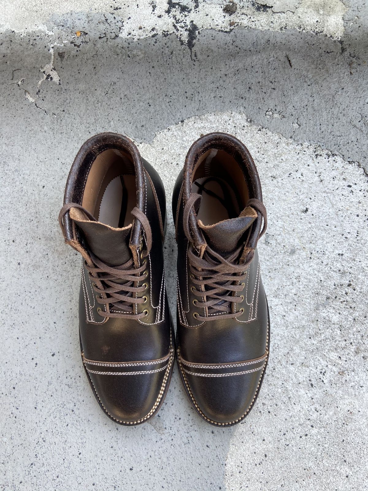 Photo by patinathunderdome on October 2, 2021 of the Flame Panda Service Boot in Horween Dark Brown Waxed Flesh.