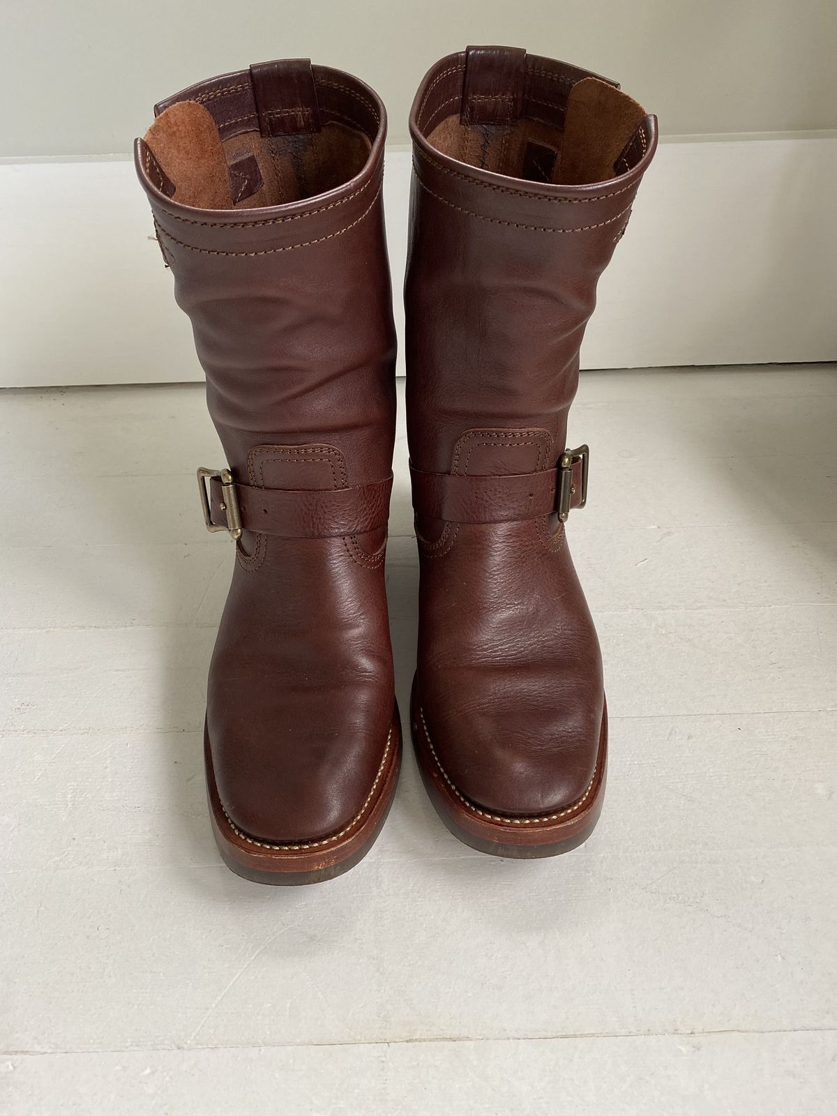 Photo by patinathunderdome on November 5, 2021 of the Benzein The Keeper Engineer Boot in Badalassi Carlo Tobacco Minerva Box.