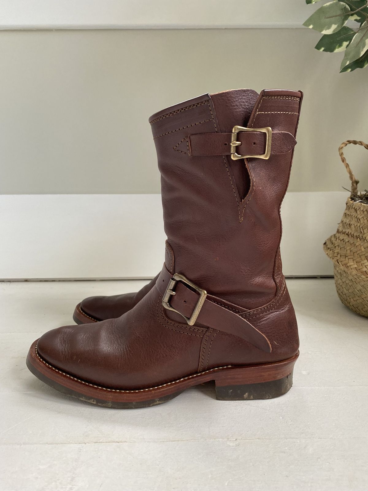 Photo by patinathunderdome on November 5, 2021 of the Benzein The Keeper Engineer Boot in Badalassi Carlo Tobacco Minerva Box.