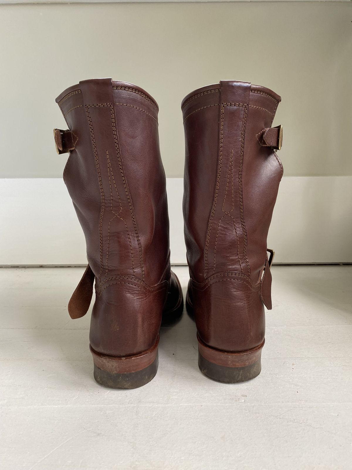 Photo by patinathunderdome on November 5, 2021 of the Benzein The Keeper Engineer Boot in Badalassi Carlo Tobacco Minerva Box.