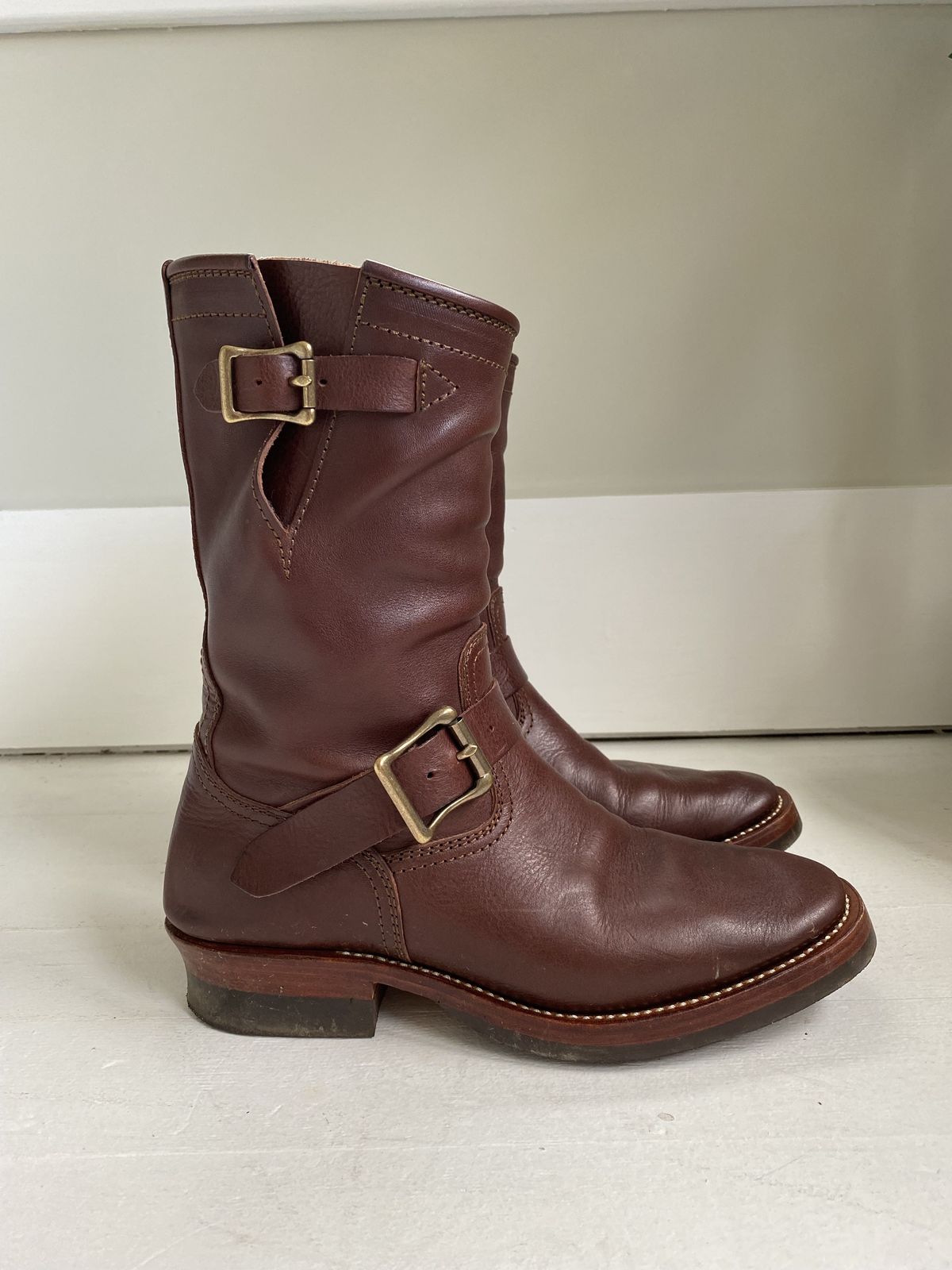 Photo by patinathunderdome on November 5, 2021 of the Benzein The Keeper Engineer Boot in Badalassi Carlo Tobacco Minerva Box.