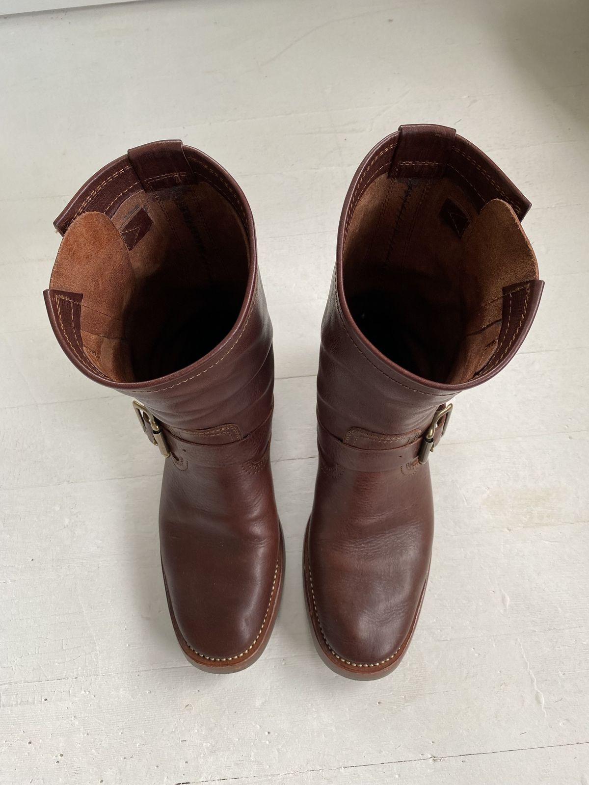 Photo by patinathunderdome on November 5, 2021 of the Benzein The Keeper Engineer Boot in Badalassi Carlo Tobacco Minerva Box.