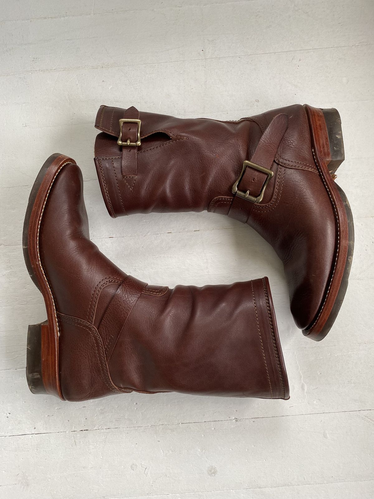 Photo by patinathunderdome on November 5, 2021 of the Benzein The Keeper Engineer Boot in Badalassi Carlo Tobacco Minerva Box.