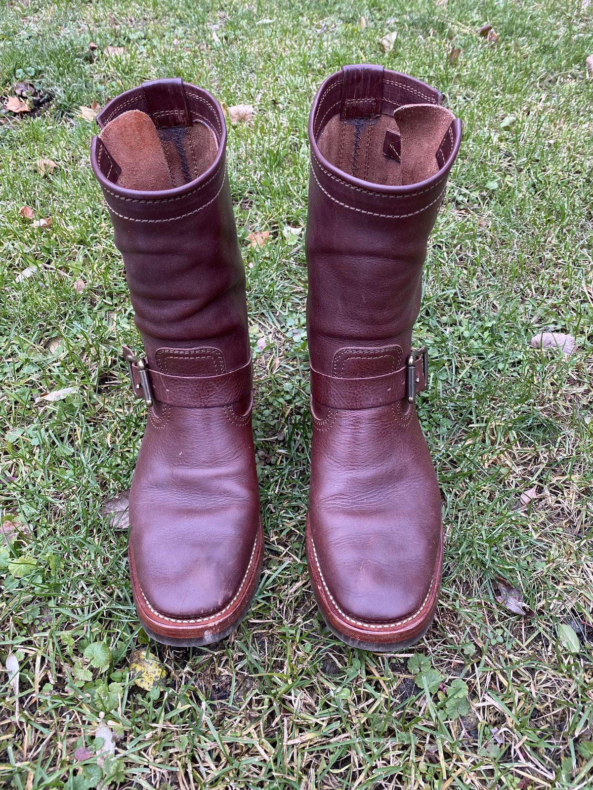 Photo by patinathunderdome on December 6, 2021 of the Benzein The Keeper Engineer Boot in Badalassi Carlo Tobacco Minerva Box.