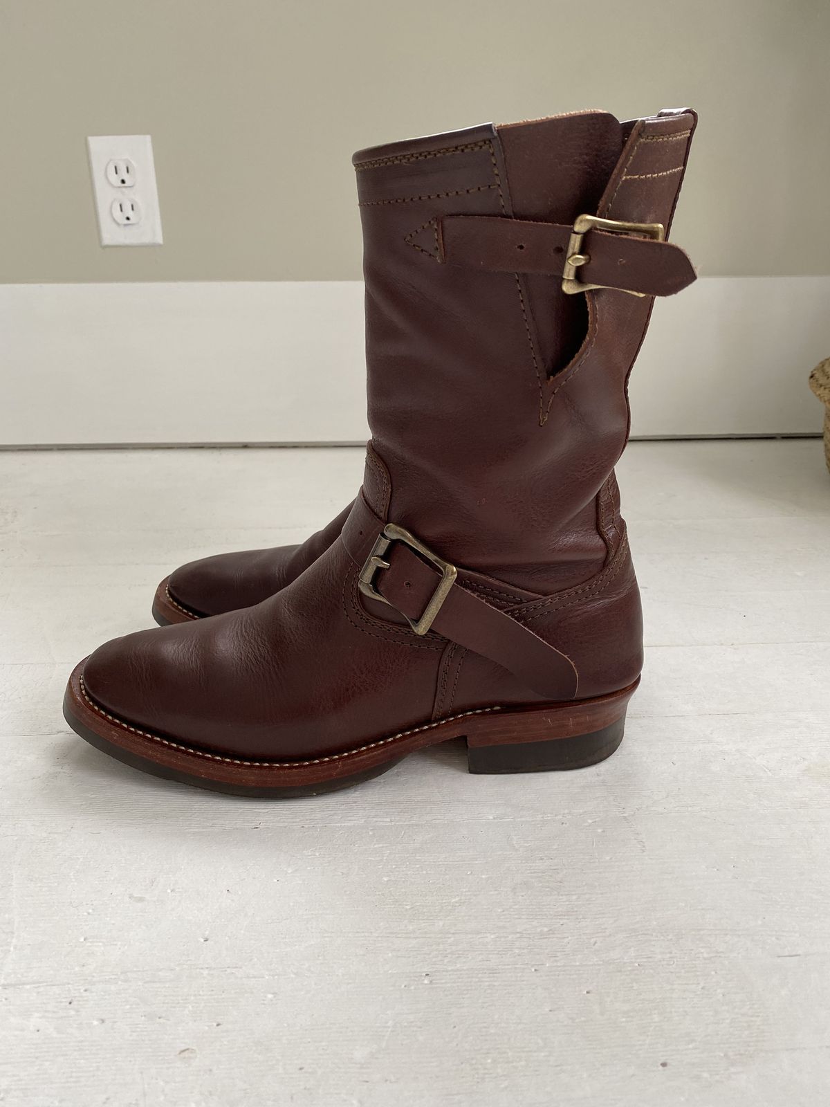 Photo by patinathunderdome on January 5, 2022 of the Benzein The Keeper Engineer Boot in Badalassi Carlo Tobacco Minerva Box.