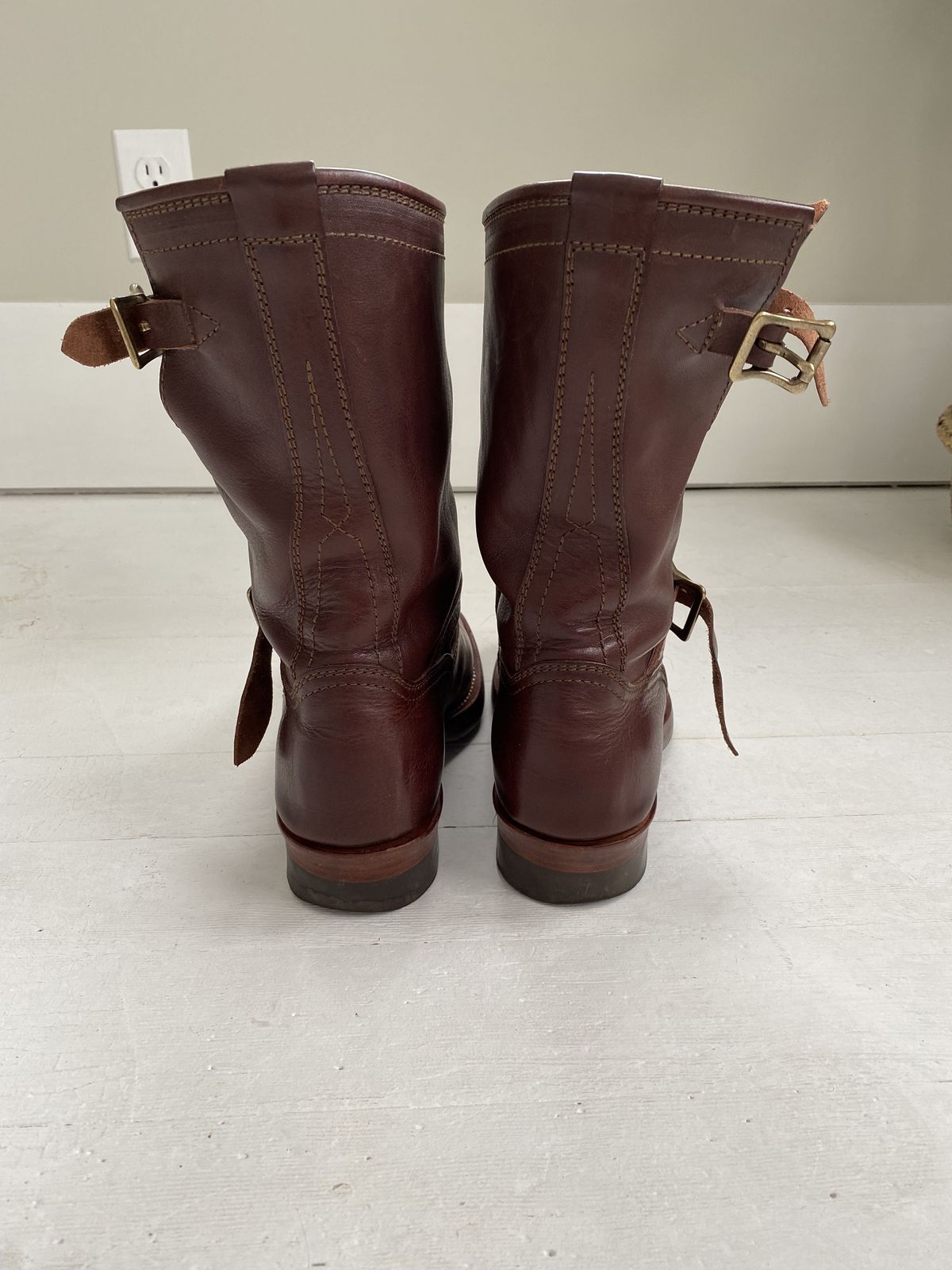 Photo by patinathunderdome on January 5, 2022 of the Benzein The Keeper Engineer Boot in Badalassi Carlo Tobacco Minerva Box.