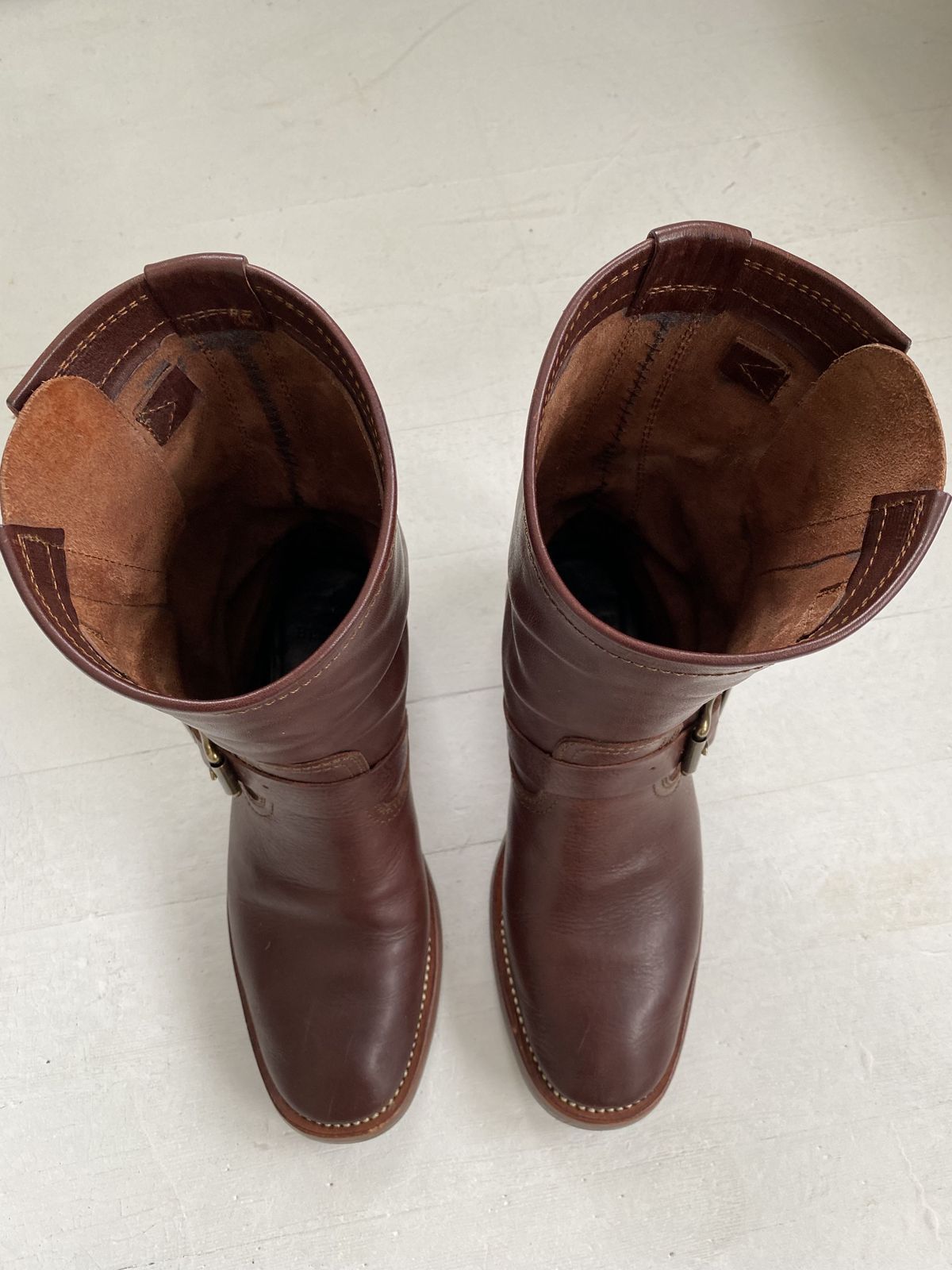 Photo by patinathunderdome on January 5, 2022 of the Benzein The Keeper Engineer Boot in Badalassi Carlo Tobacco Minerva Box.
