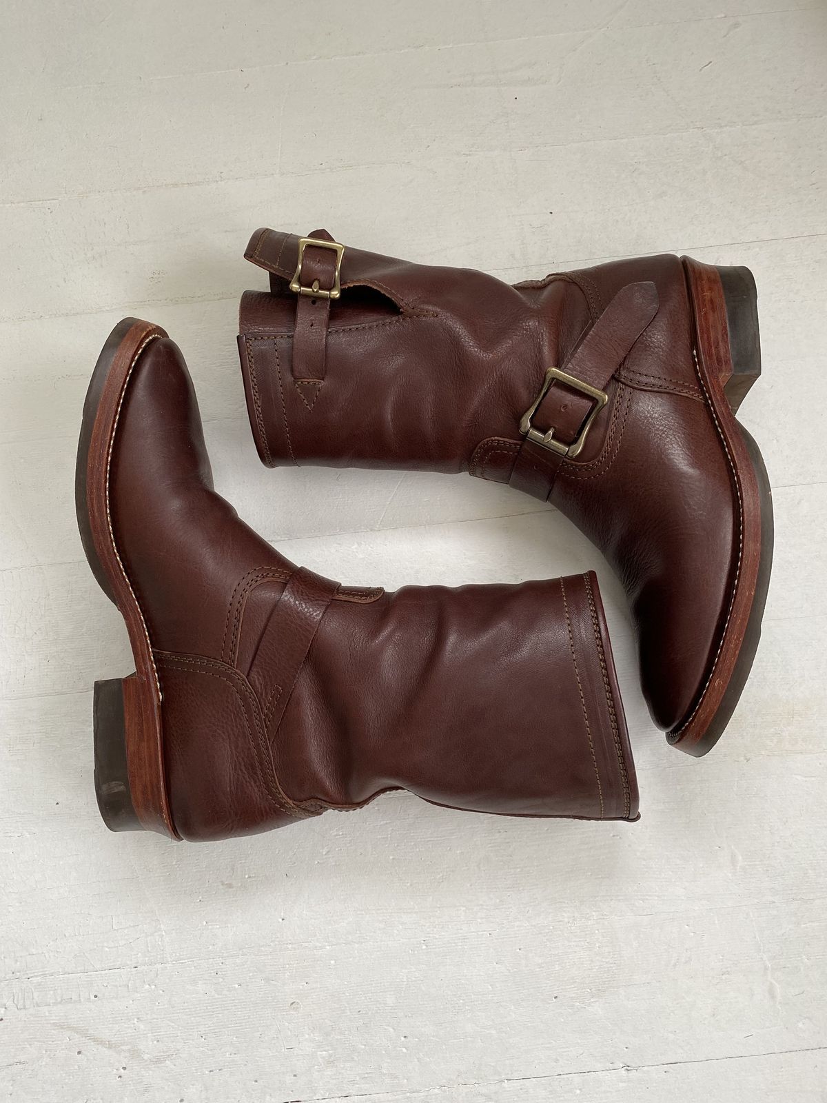 Photo by patinathunderdome on January 5, 2022 of the Benzein The Keeper Engineer Boot in Badalassi Carlo Tobacco Minerva Box.