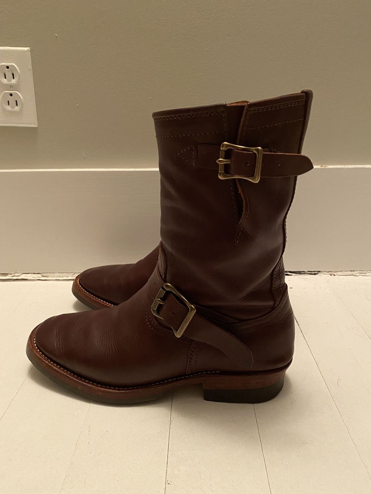 Photo by patinathunderdome on February 6, 2022 of the Benzein The Keeper Engineer Boot in Badalassi Carlo Tobacco Minerva Box.