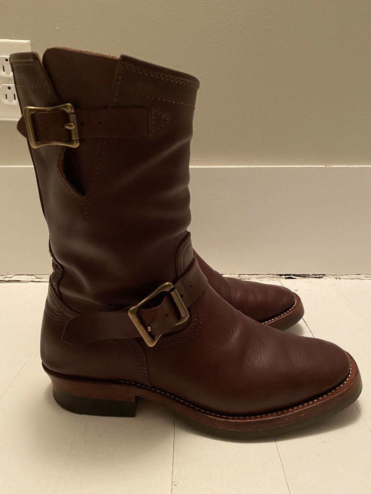 Photo by patinathunderdome on February 6, 2022 of the Benzein The Keeper Engineer Boot in Badalassi Carlo Tobacco Minerva Box.