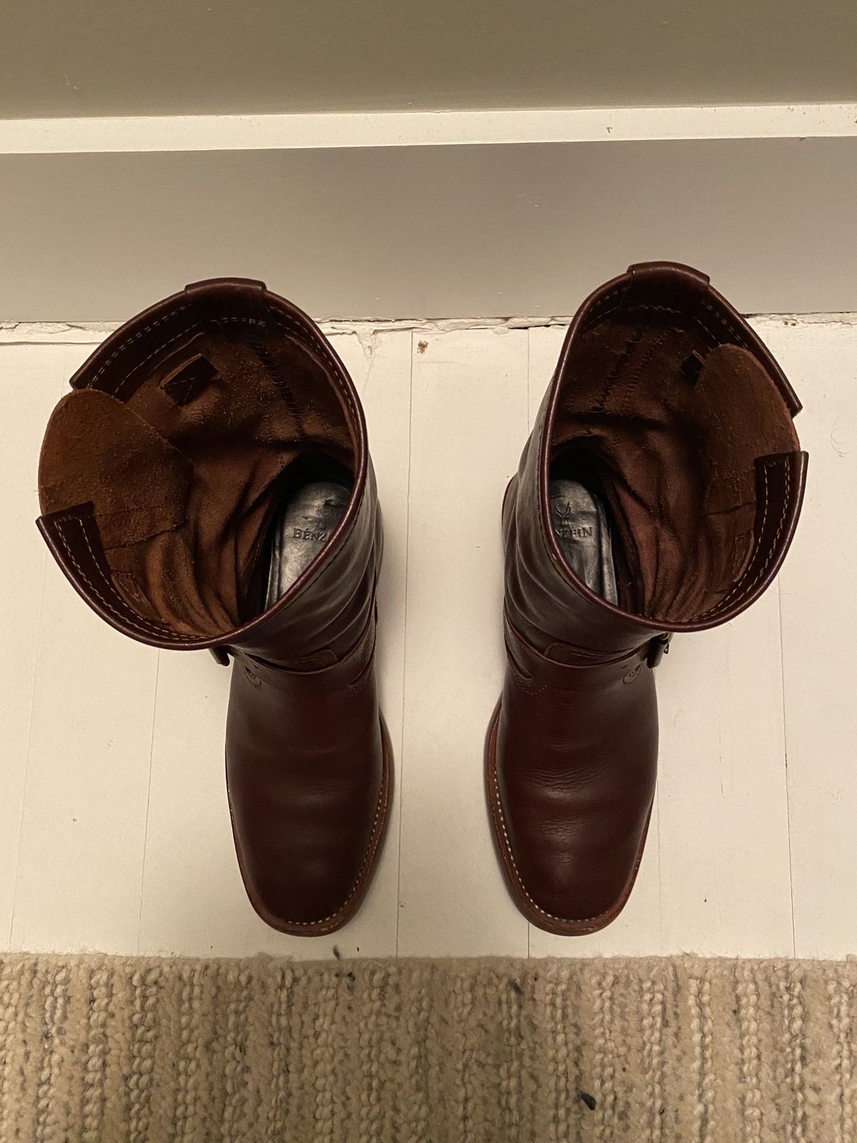 Photo by patinathunderdome on February 6, 2022 of the Benzein The Keeper Engineer Boot in Badalassi Carlo Tobacco Minerva Box.