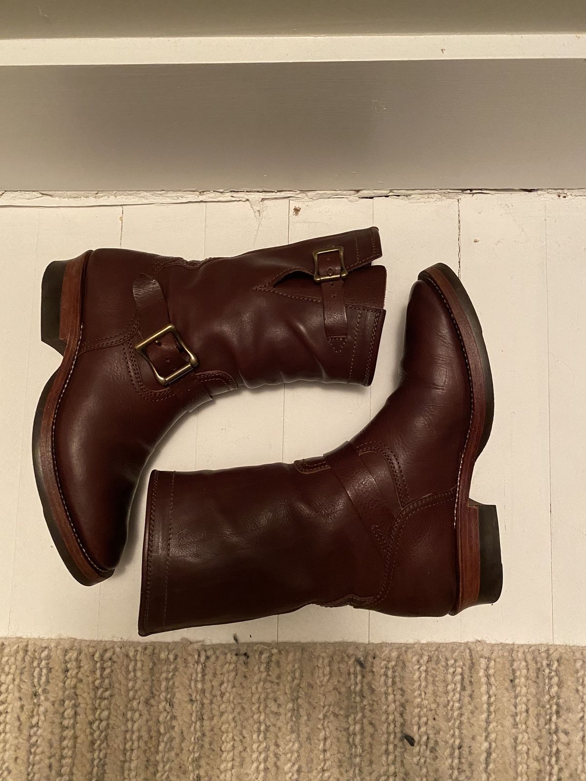 Photo by patinathunderdome on February 6, 2022 of the Benzein The Keeper Engineer Boot in Badalassi Carlo Tobacco Minerva Box.