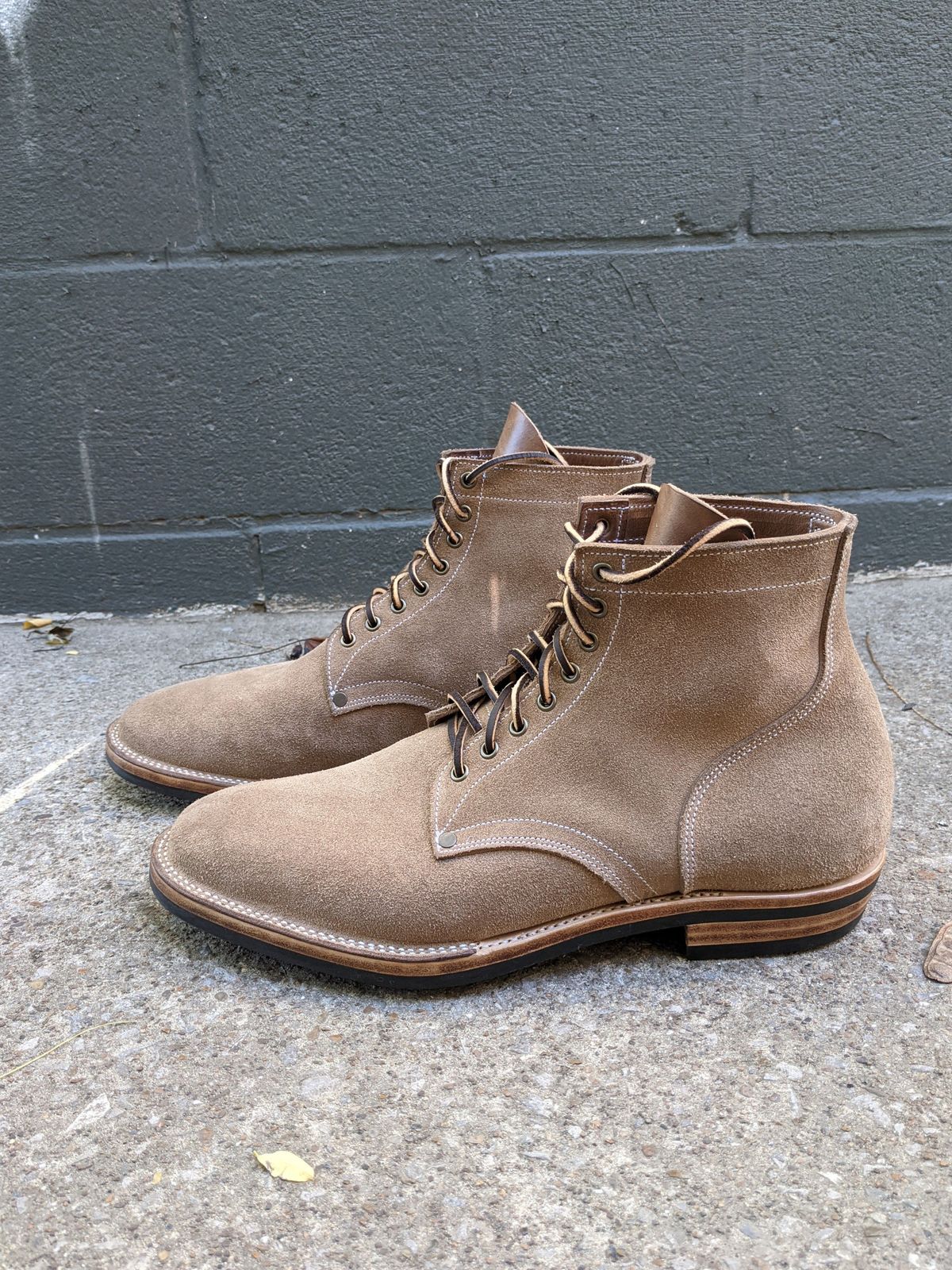 Photo by patinathunderdome on September 30, 2021 of the NF Bootmaker Milton Boot in Horween Marine Field Roughout.