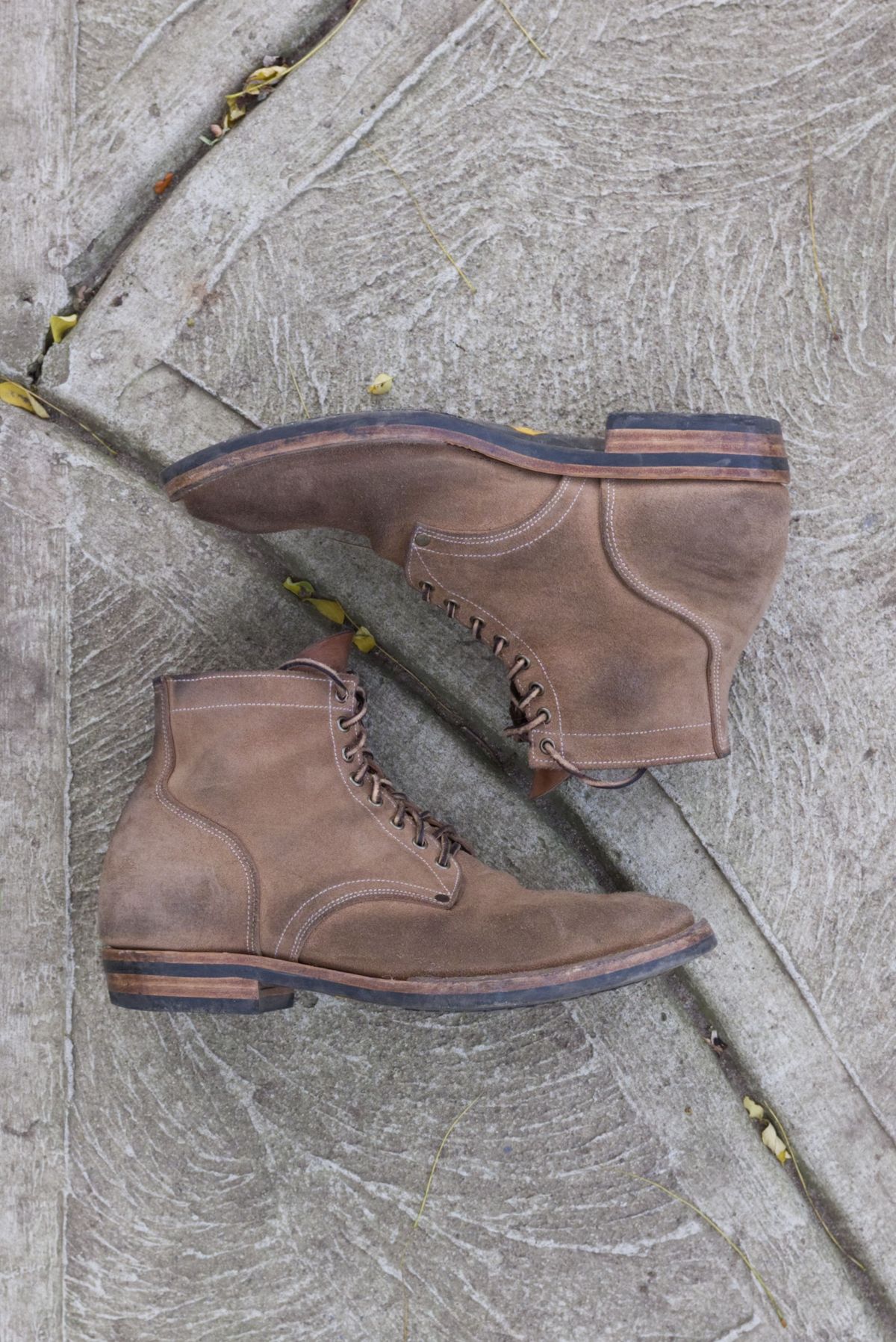 Photo by patinathunderdome on November 1, 2021 of the NF Bootmaker Milton Boot in Horween Marine Field Roughout.