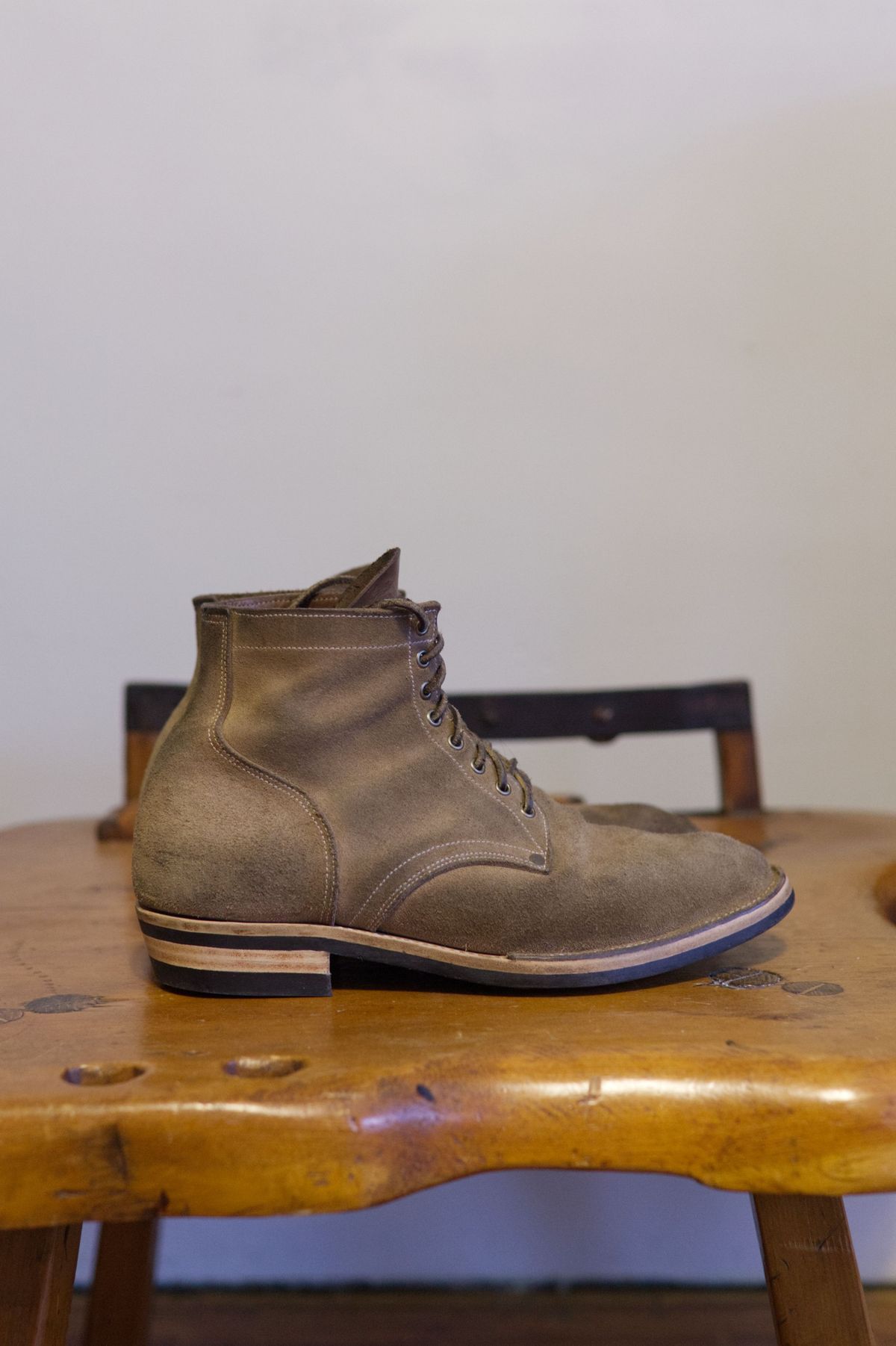 Photo by patinathunderdome on January 2, 2022 of the NF Bootmaker Milton Boot in Horween Marine Field Roughout.